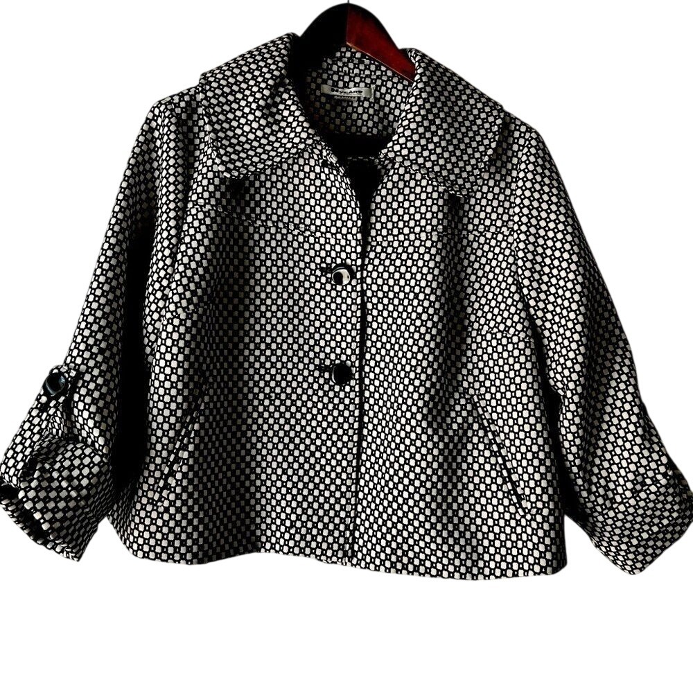 Vintage Nvcard black‎ and white coat.